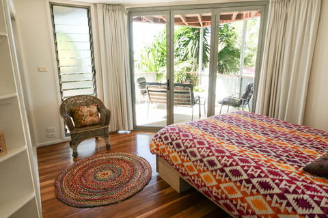 Valla's Beach House - Australian Directory 16