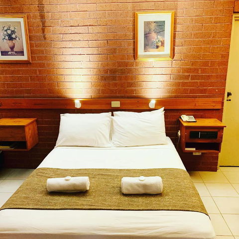 Pine Tree Motel - Australian Directory 18