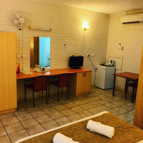 Pine Tree Motel - Australian Directory 20