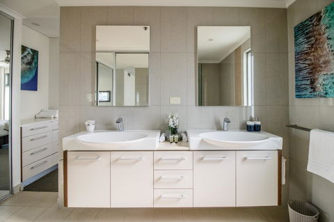 ZEN BY THE WATER - Esplanade Darwin Retreat - Australian Directory 12