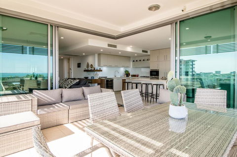 ZEN BY THE WATER - Esplanade Darwin Retreat - Australian Directory 38