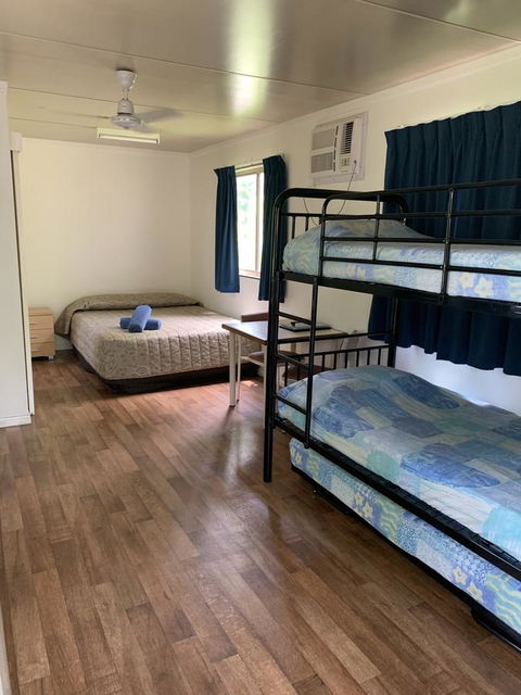 Kakadu Lodge - Australian Directory 30