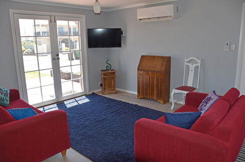 Beach Life Retreat - Australian Directory 3