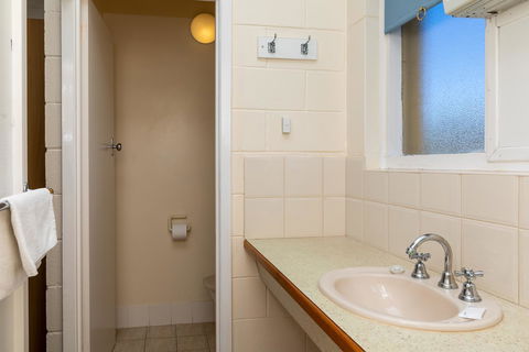Blue Seas Motel - Australian Directory 9