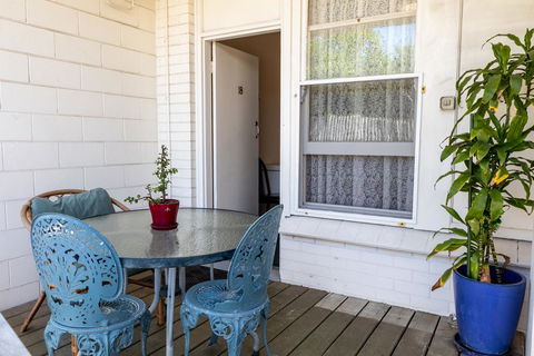 Blue Seas Motel - Australian Directory 17