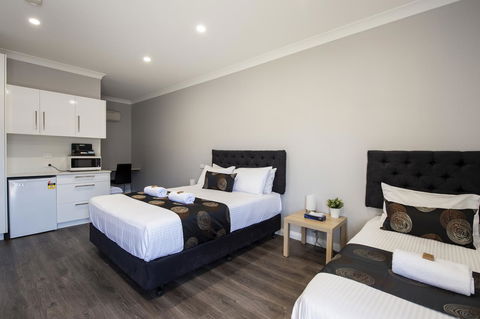 City Centre Motel Hotel - Australian Directory 23