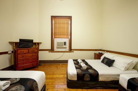 City Centre Motel Hotel - Australian Directory 1