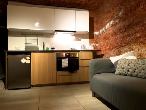 The Lookout Cave Underground Motel - Australian Directory 13