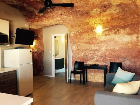 The Lookout Cave Underground Motel - Australian Directory 17