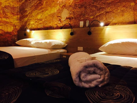 The Lookout Cave Underground Motel - Australian Directory 28