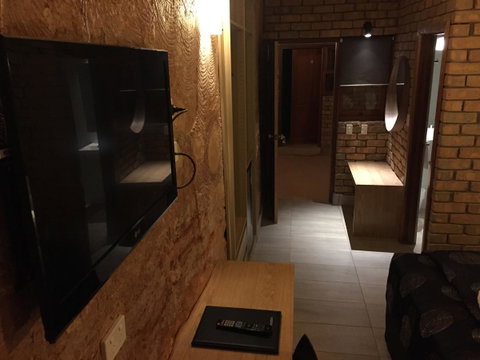 The Lookout Cave Underground Motel - Australian Directory 26
