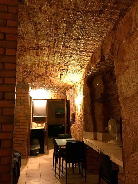 The Lookout Cave Underground Motel - Australian Directory 19