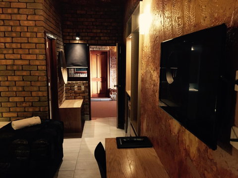 The Lookout Cave Underground Motel - Australian Directory 33