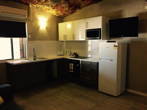 The Lookout Cave Underground Motel - Australian Directory 41