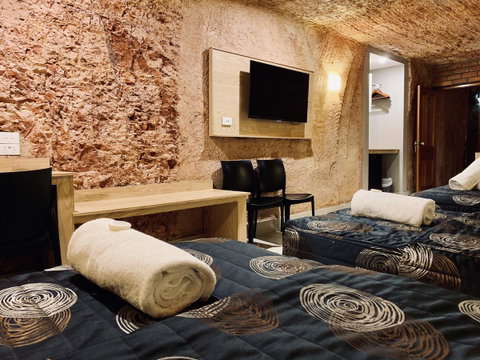 The Lookout Cave Underground Motel - Australian Directory 3