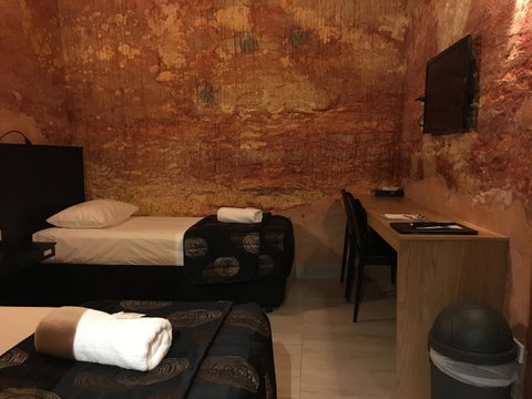 The Lookout Cave Underground Motel - Australian Directory 12