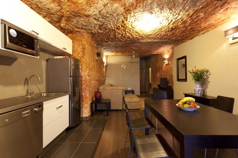 The Lookout Cave Underground Motel - Australian Directory 21
