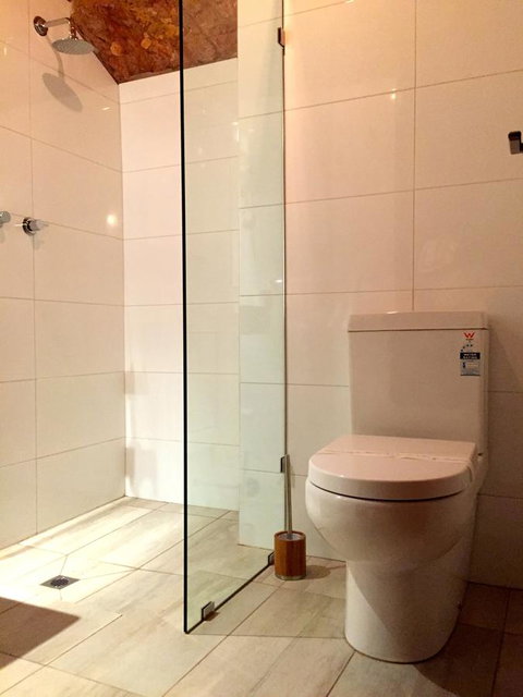 The Lookout Cave Underground Motel - Australian Directory 38