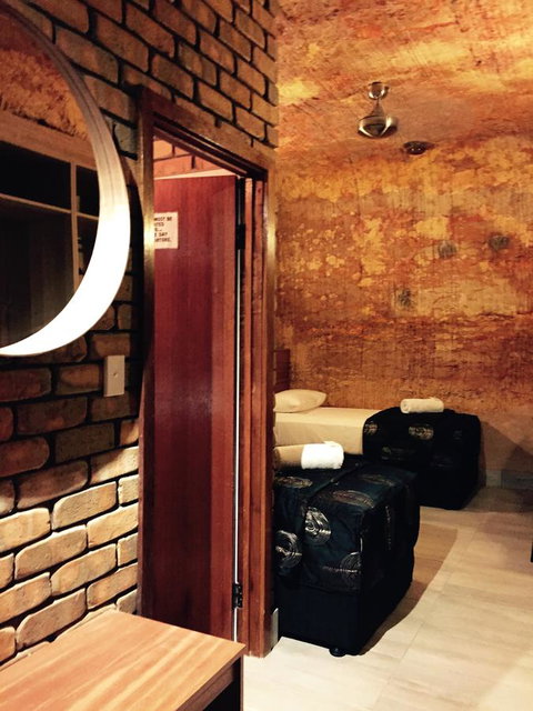 The Lookout Cave Underground Motel - Australian Directory 37