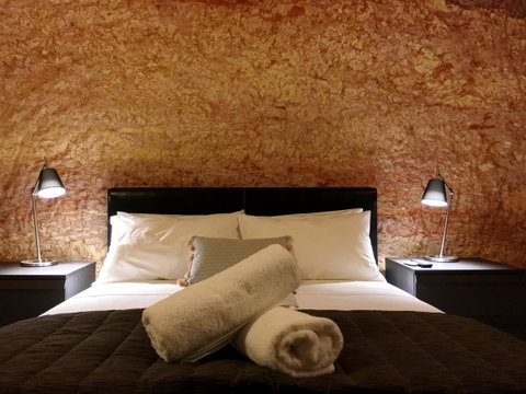 The Lookout Cave Underground Motel - Australian Directory 9