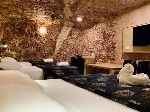 The Lookout Cave Underground Motel - Australian Directory 5