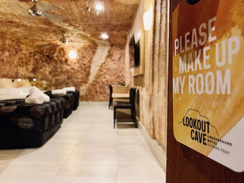 The Lookout Cave Underground Motel - Australian Directory 4