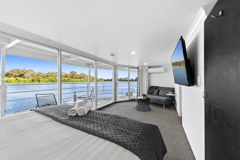 Murray River Queen - Australian Directory 10
