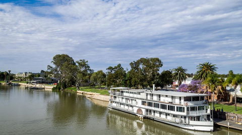 Murray River Queen - Australian Directory 0