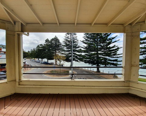 Pier Hotel - Australian Directory 13