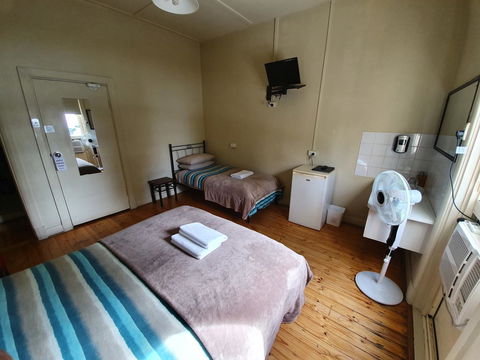 Pier Hotel - Australian Directory 15
