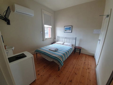 Pier Hotel - Australian Directory 21