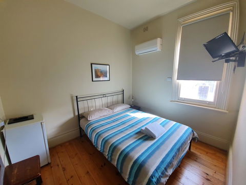 Pier Hotel - Australian Directory 19