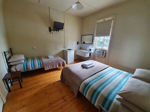Pier Hotel - Australian Directory 22