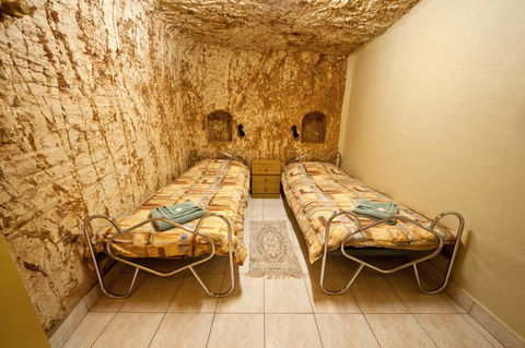 Radeka Downunder Underground Motel - Australian Directory 7