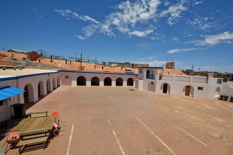 Radeka Downunder Underground Motel - Australian Directory 11
