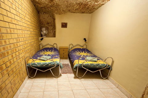 Radeka Downunder Underground Motel - Australian Directory 5