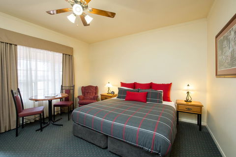 John Pirie Motor Inn - Australian Directory 34