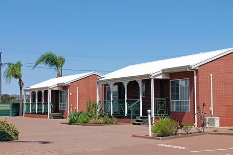 John Pirie Motor Inn - Australian Directory 13