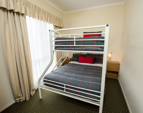 John Pirie Motor Inn - Australian Directory 37