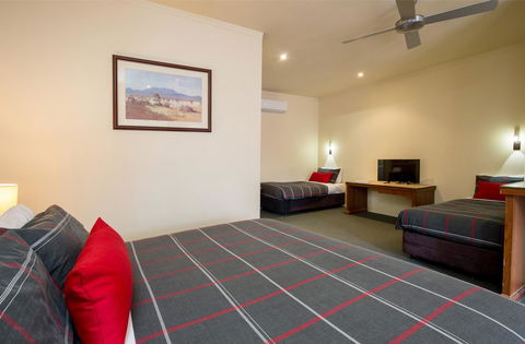 John Pirie Motor Inn - Australian Directory 25