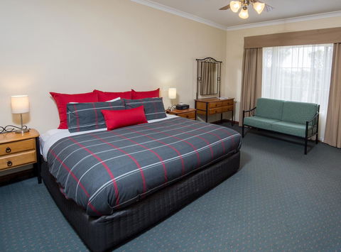 John Pirie Motor Inn - Australian Directory 30