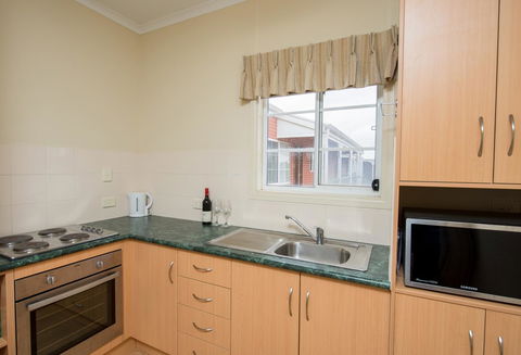 John Pirie Motor Inn - Australian Directory 23