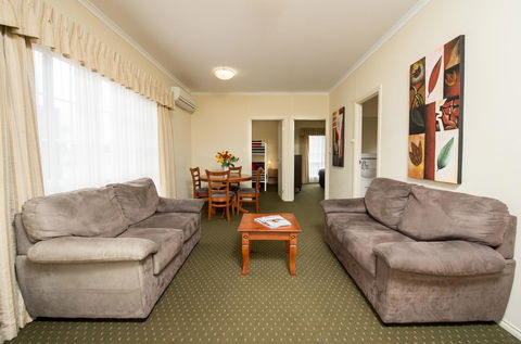 John Pirie Motor Inn - Australian Directory 35