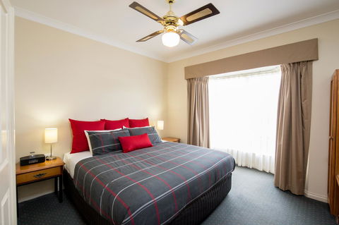 John Pirie Motor Inn - Australian Directory 27