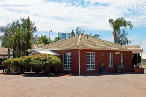 John Pirie Motor Inn - Australian Directory 17