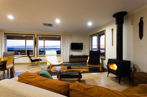 Southern Ocean Lookout - Australian Directory 7