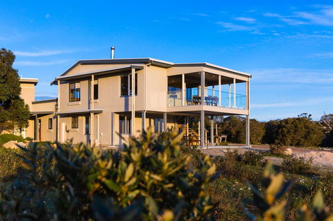 Southern Ocean Lookout - Australian Directory 15