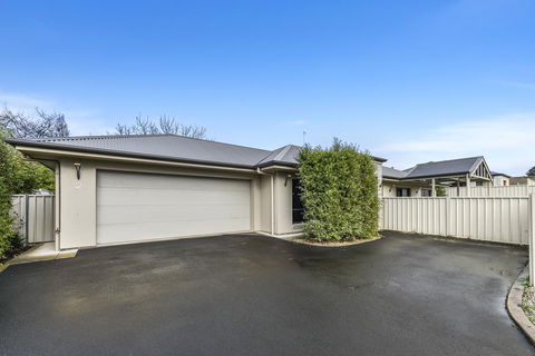 Accommodation On Lansell 2 - Australian Directory 7