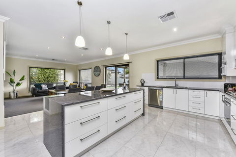 Accommodation On Lansell 2 - Australian Directory 4
