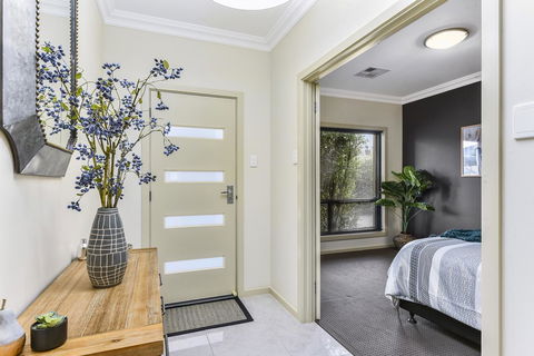 Accommodation On Lansell 2 - Australian Directory 2